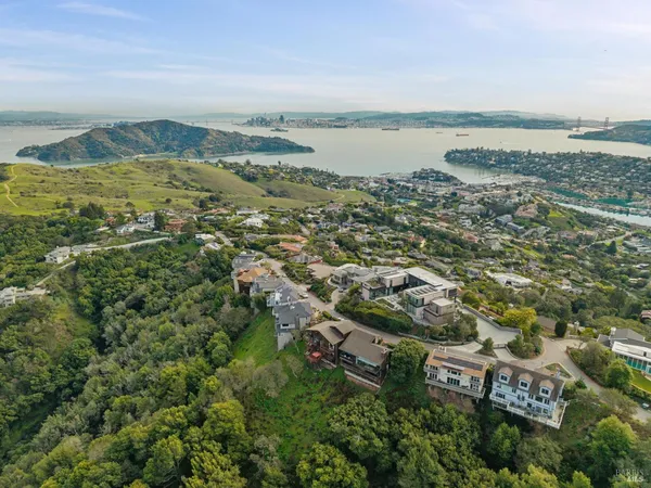 $2,695,000 | 132 Sugarloaf Drive, Tiburon, CA 94920
