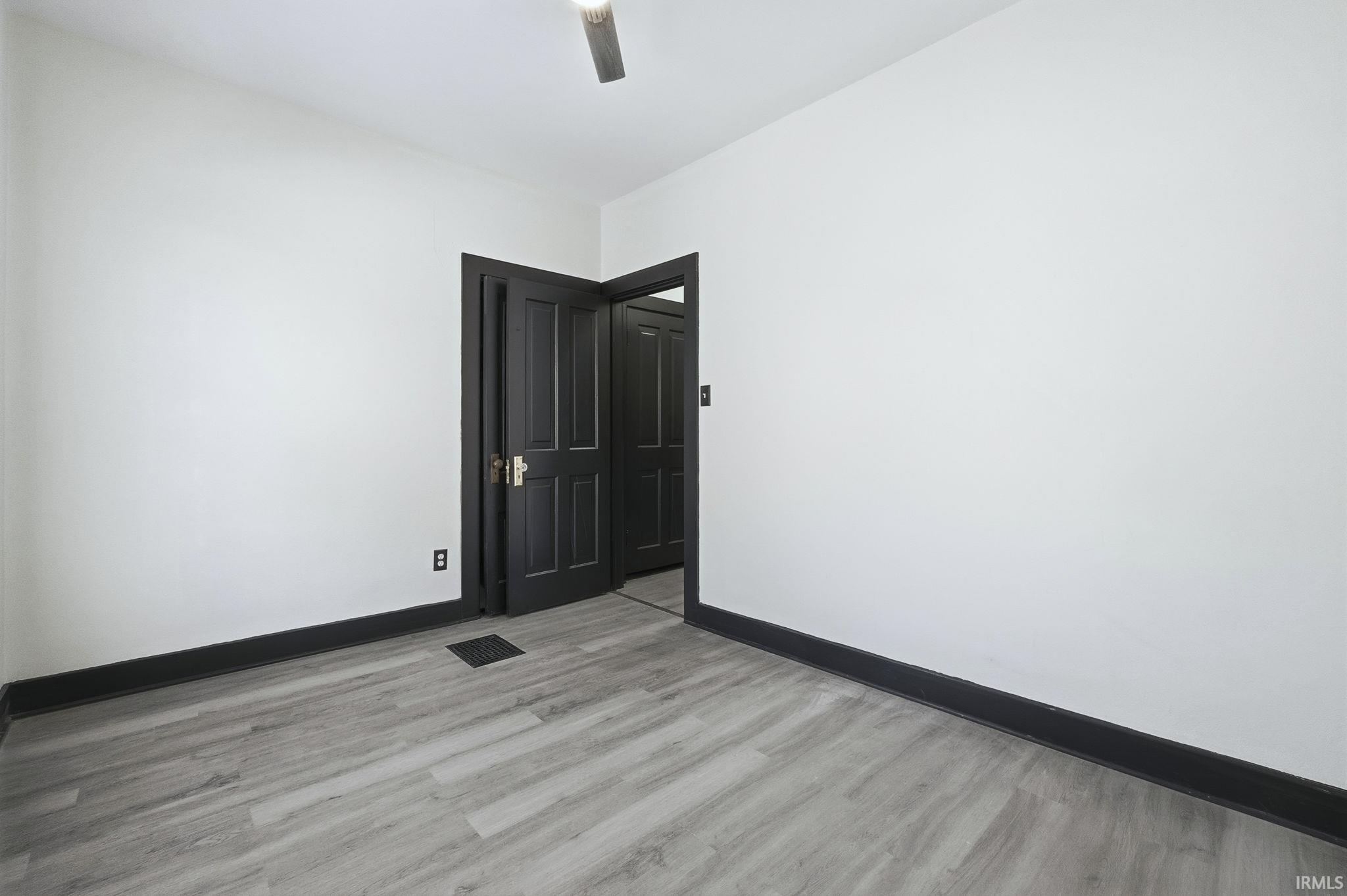 2406 Miner Street Fort Wayne, IN 46807 - Photo 12 of 33