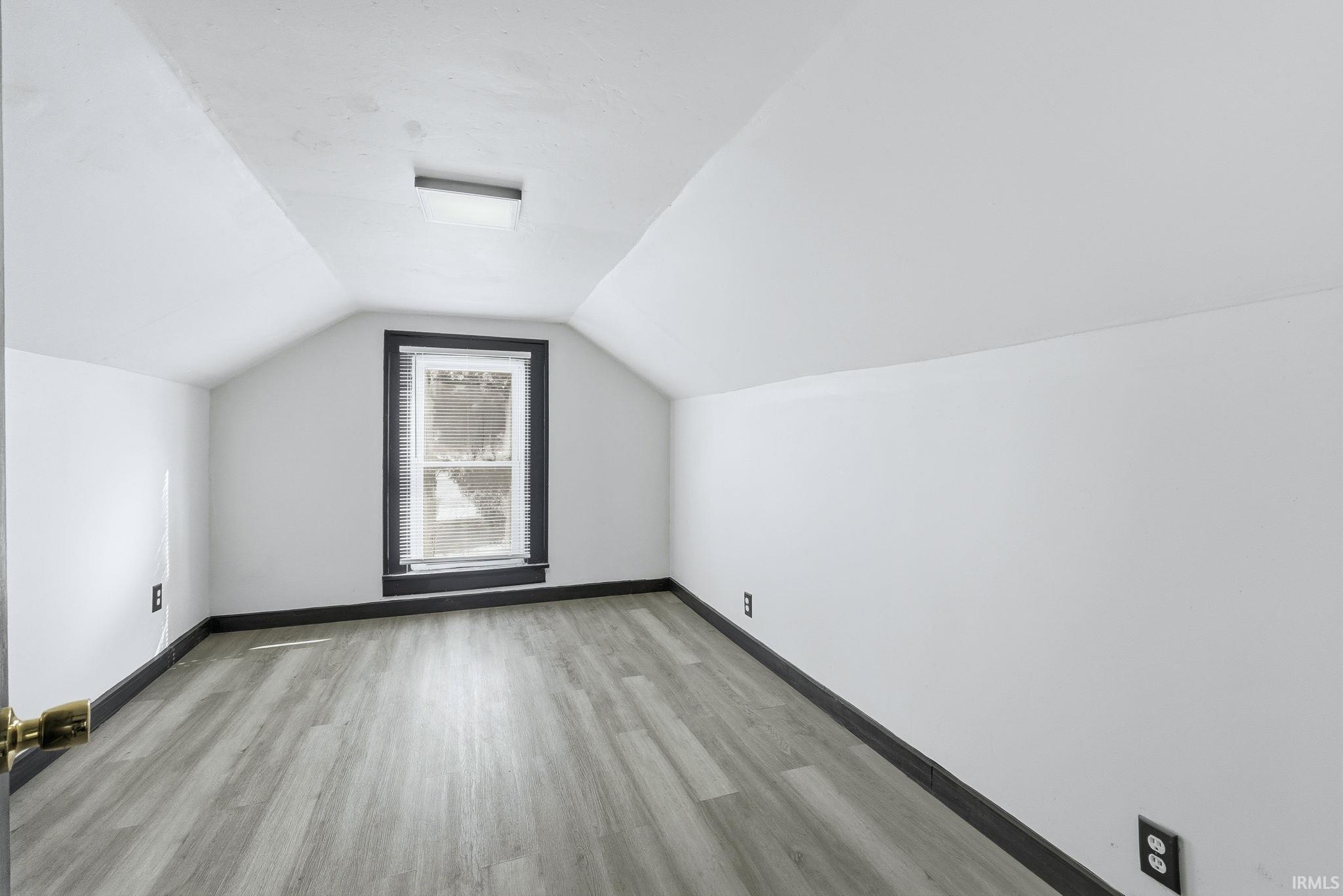 2406 Miner Street Fort Wayne, IN 46807 - Photo 7 of 33