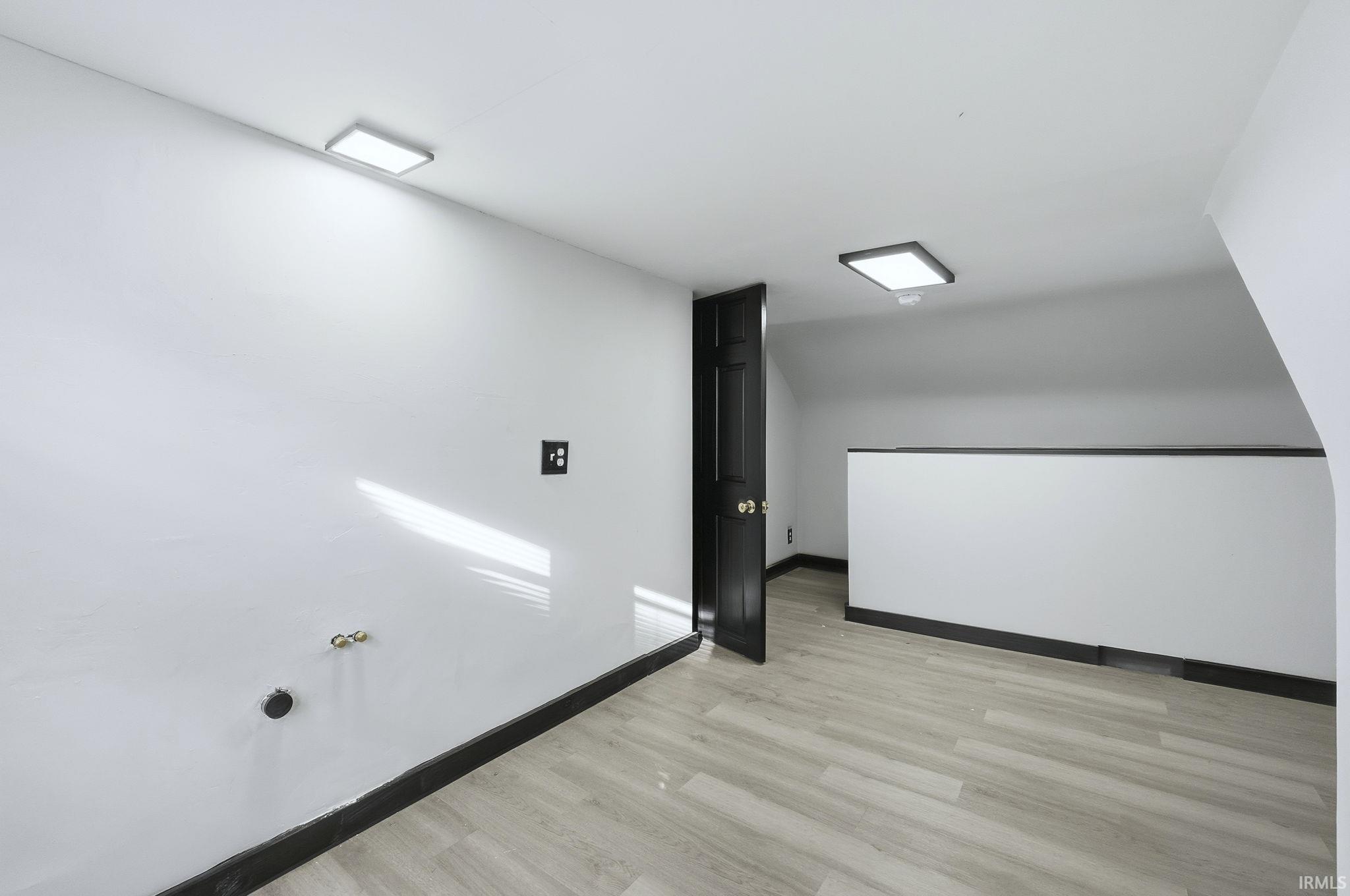 2406 Miner Street Fort Wayne, IN 46807 - Photo 8 of 33