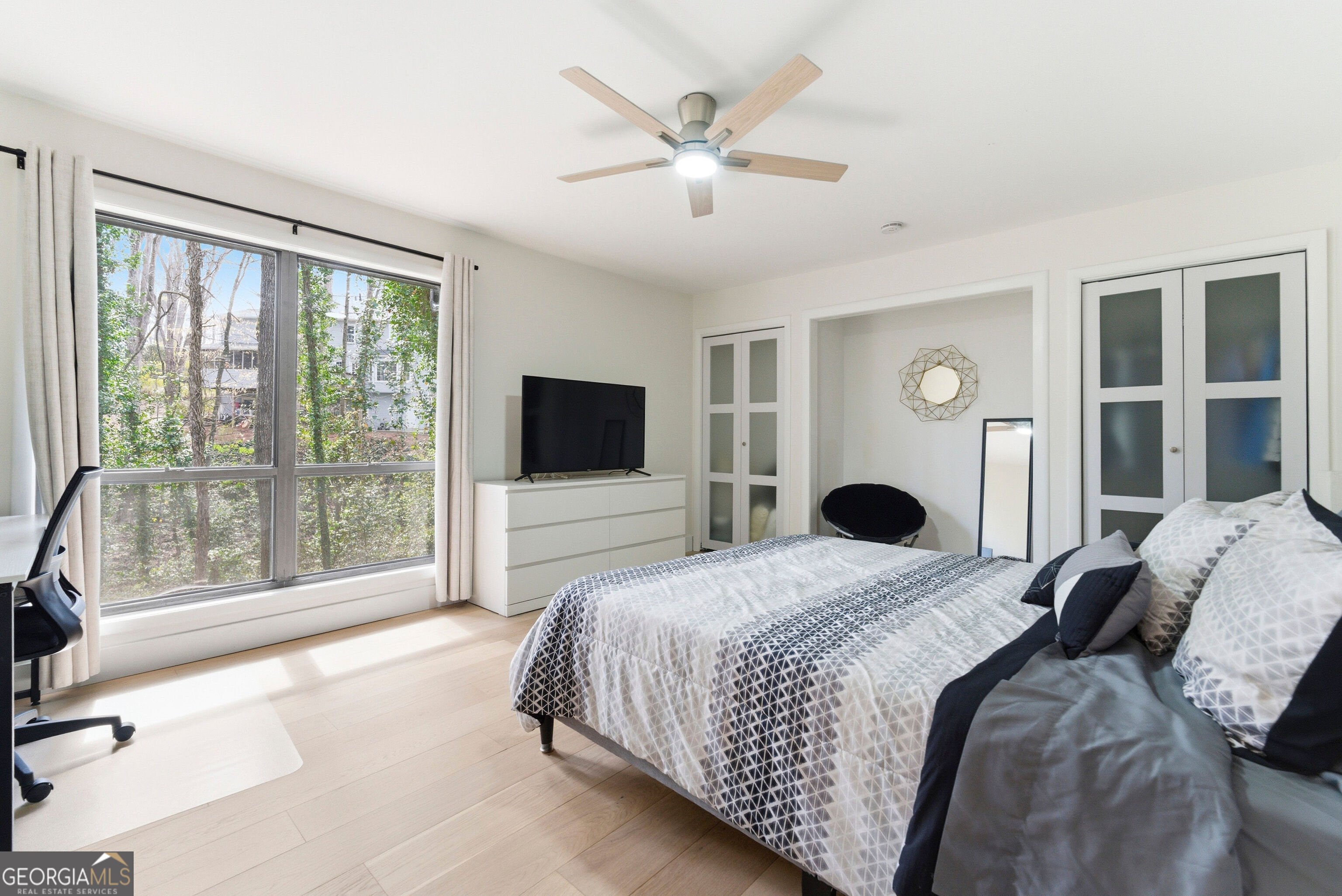 2704 Long Lake Drive Northeast Roswell, GA 30075 - Photo 25 of 48 a bedroom with a large bed and a large window with outer view
