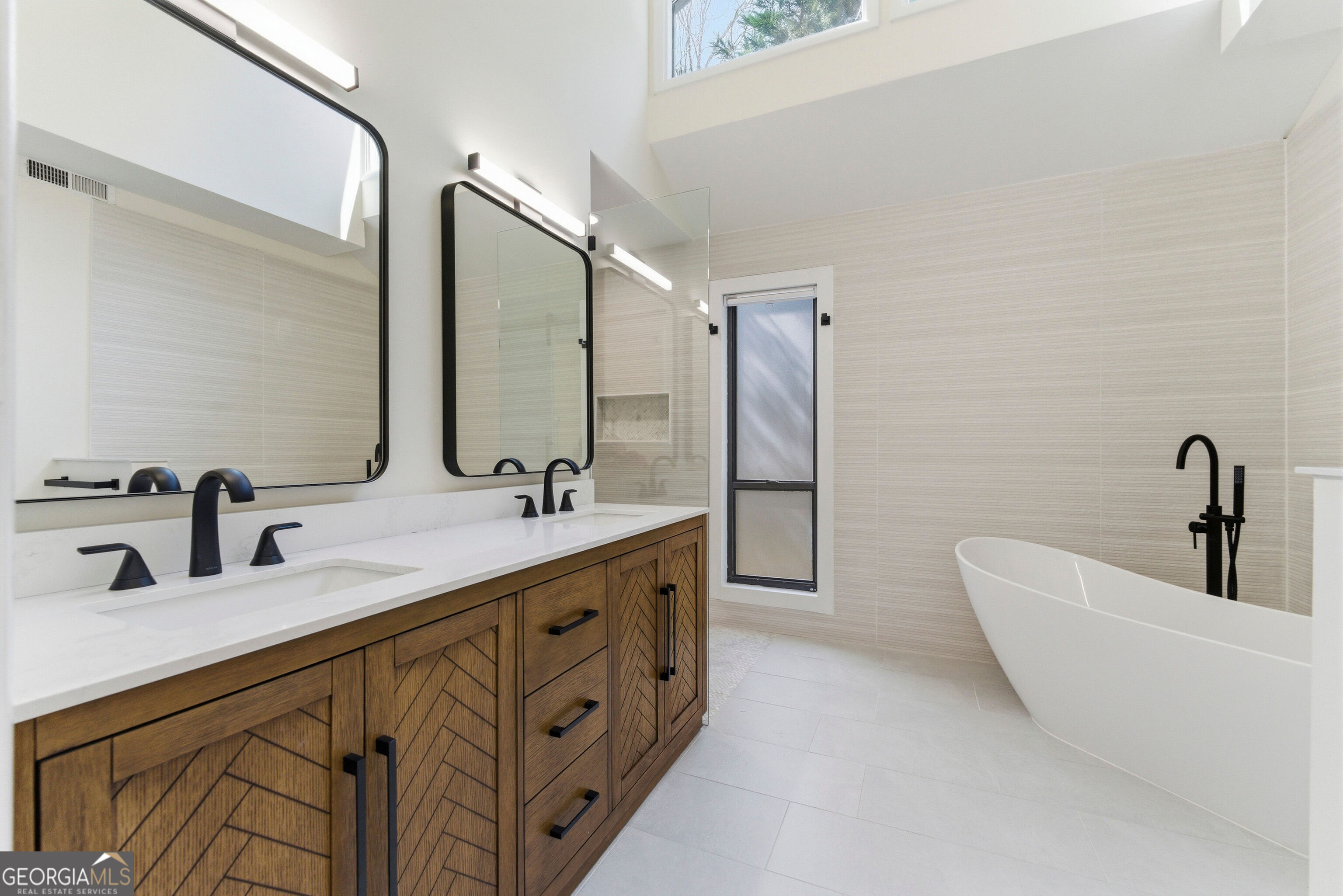2704 Long Lake Drive Northeast Roswell, GA 30075 - Photo 39 of 48 a bathroom with a double vanity sink mirror and double