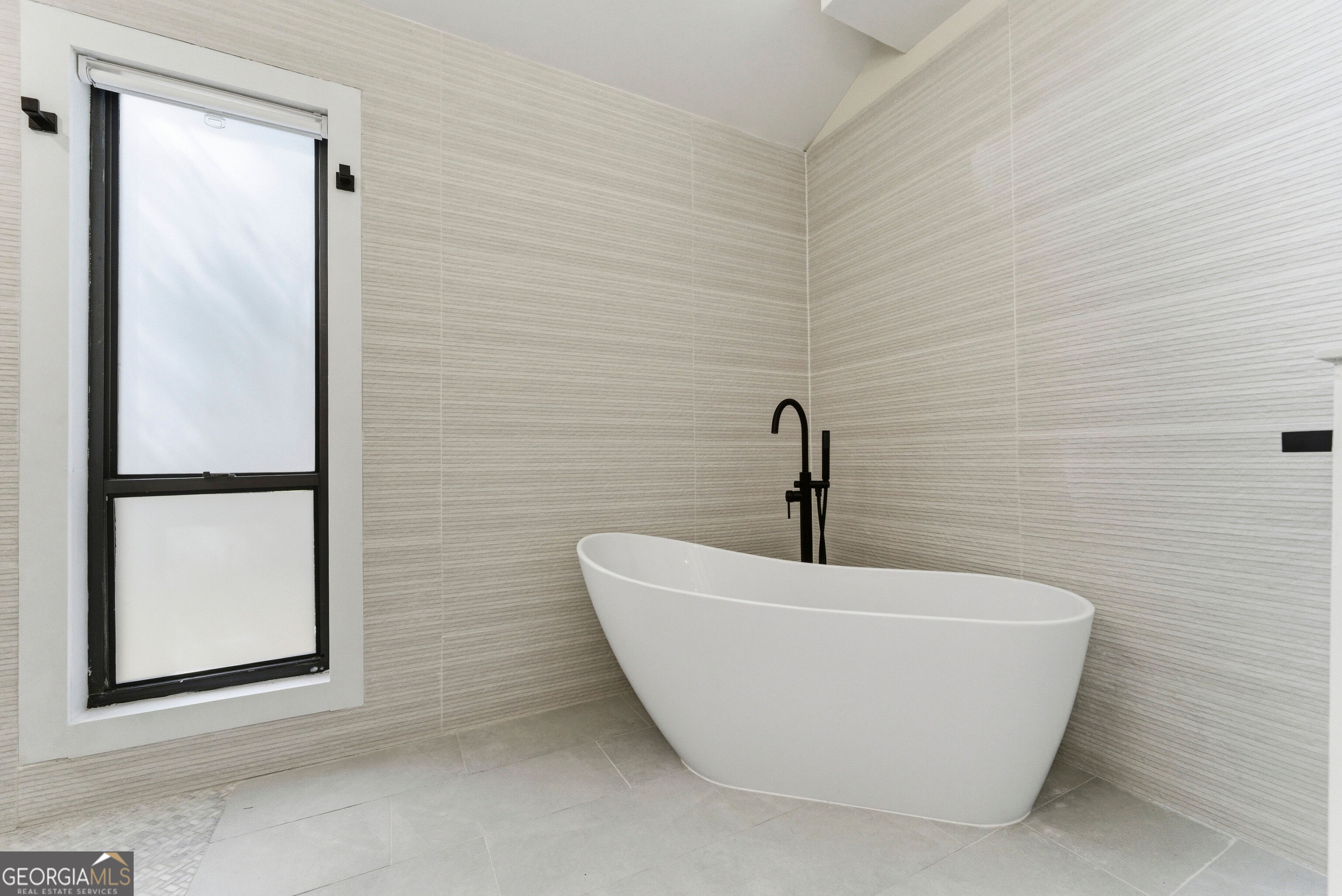 2704 Long Lake Drive Northeast Roswell, GA 30075 - Photo 40 of 48