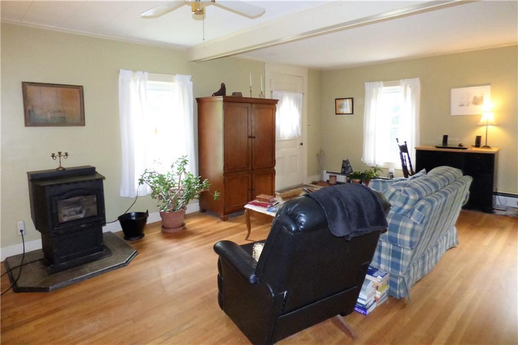 4 Old Arrowsic Road Woolwich, ME 04579 - Photo 8 of 26 Living Room