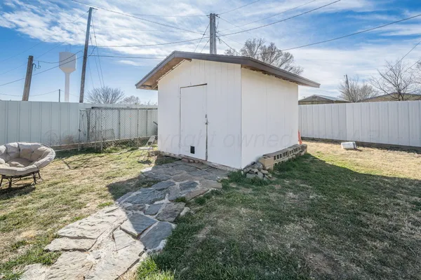 a house view with a backyard space