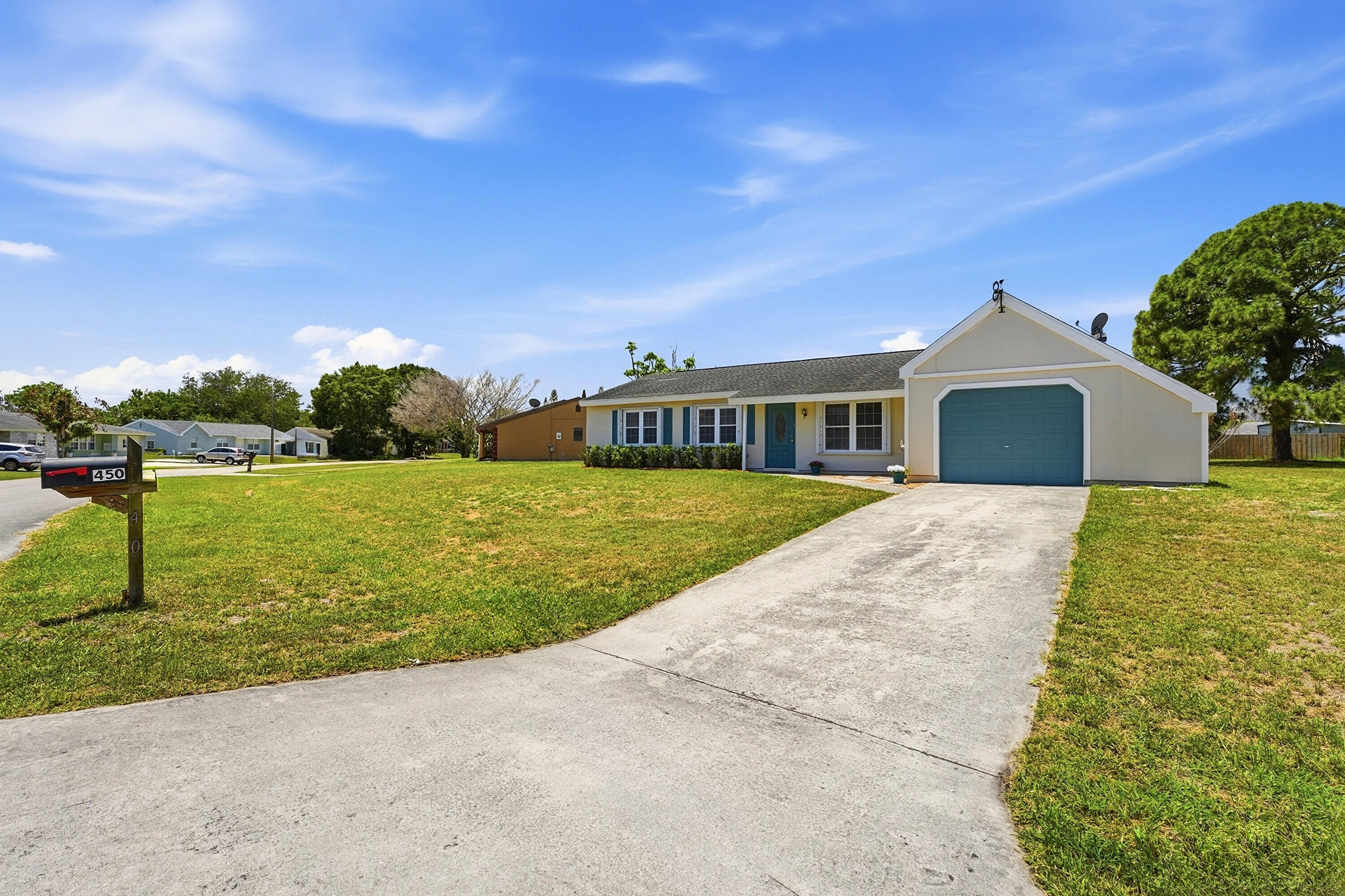 450 Southwest Kentwood Road Port St. Lucie, FL 34953 - Photo 3 of 49 03_dsc08684