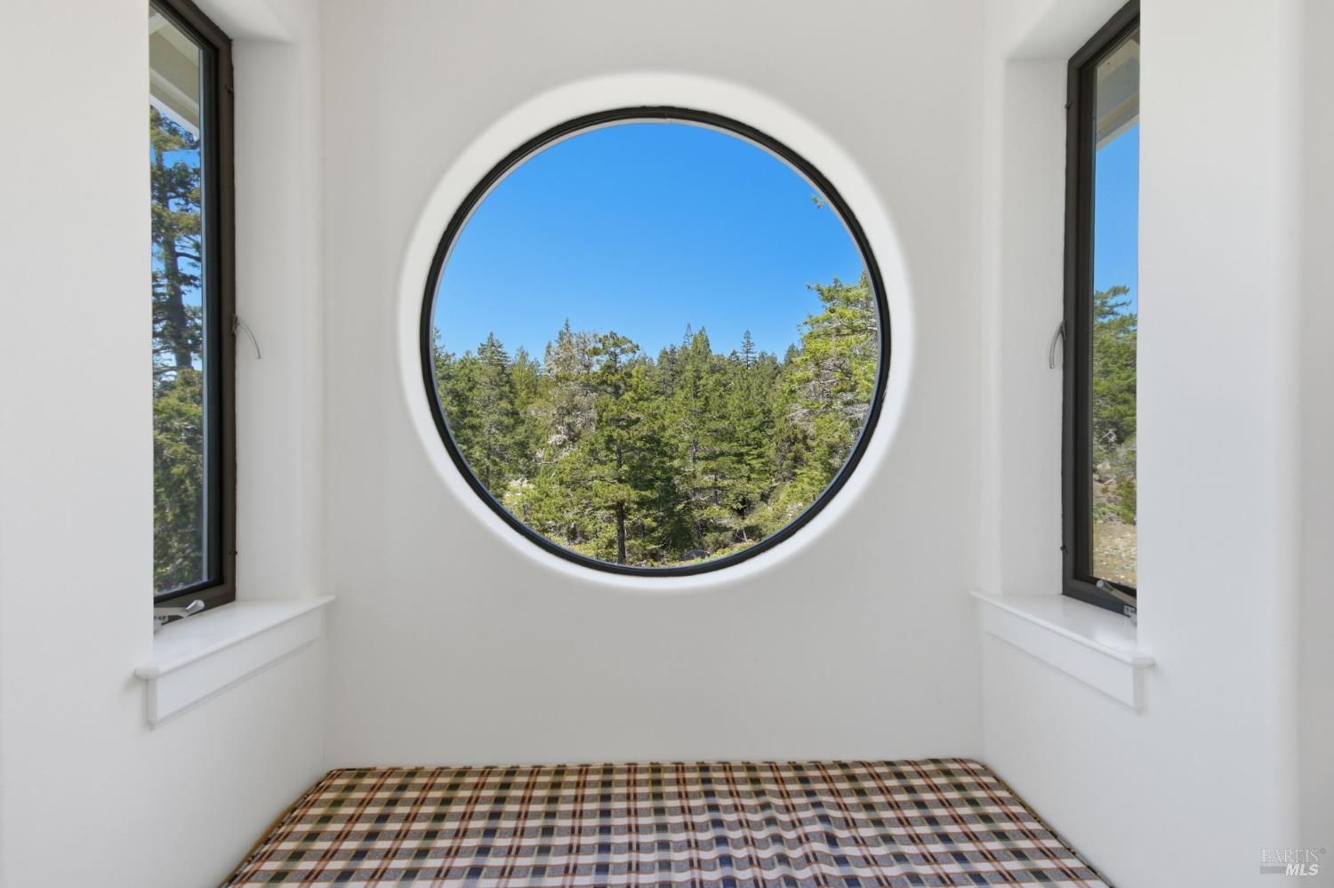 45340 Sequoia Road Gualala, CA 95445 - Photo 14 of 63 Dining nook window seat.