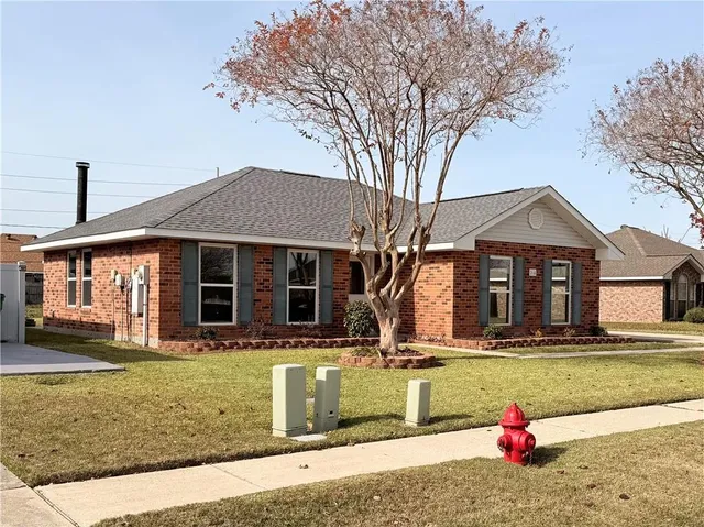 $276,000 | 264 Oak Point Drive, Laplace, LA 70068