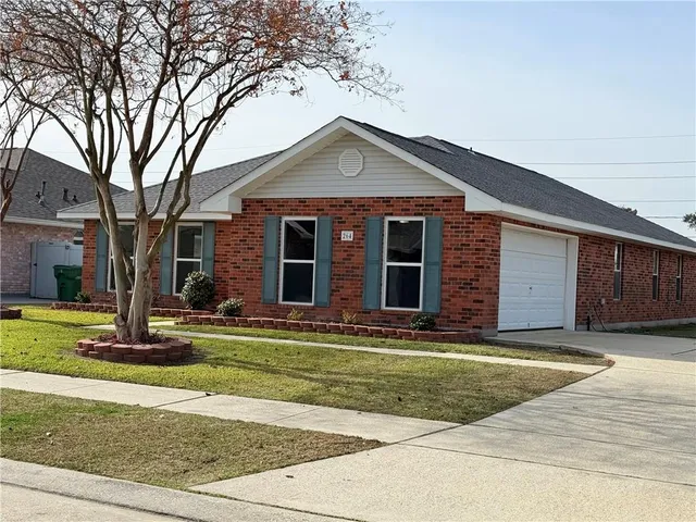 $276,000 | 264 Oak Point Drive, Laplace, LA 70068