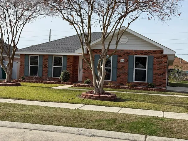 $276,000 | 264 Oak Point Drive, Laplace, LA 70068