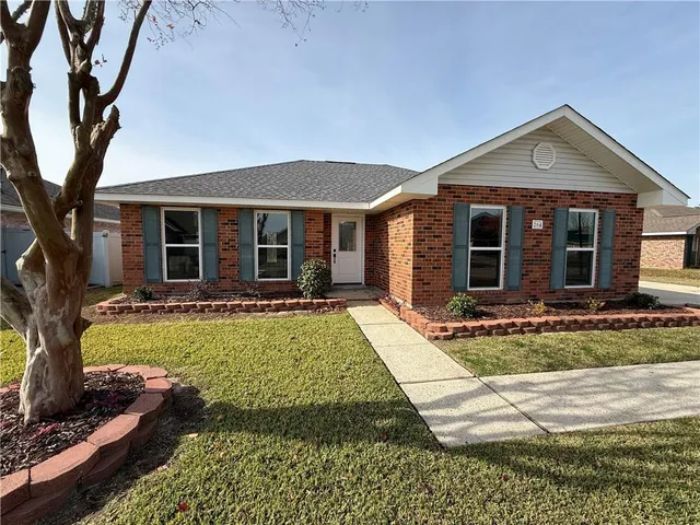 $276,000 | 264 Oak Point Drive, Laplace, LA 70068