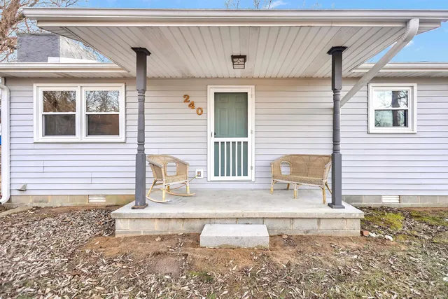 $155,000 | 240 North Cleveland Street, Bloomfield, IN 47424