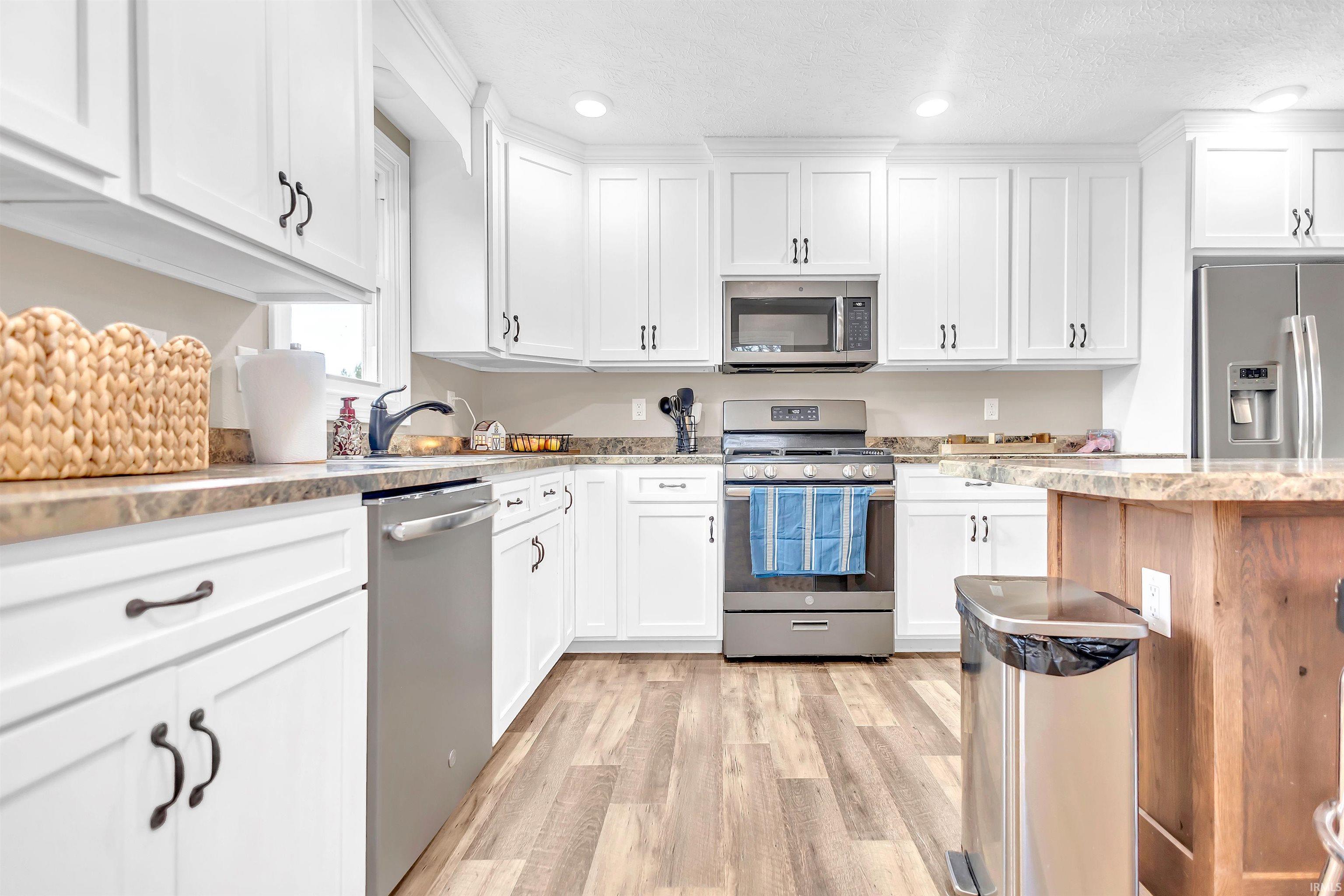 240 North Cleveland Street Bloomfield, IN 47424 - Photo 5 of 16