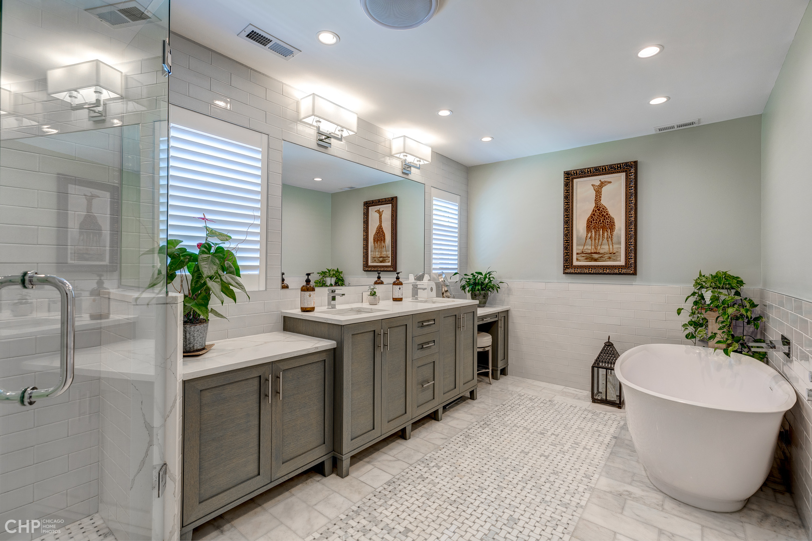 275 Lawton Road Riverside, IL 60546 - Photo 17 of 35 a bathroom with a tub sink and mirror