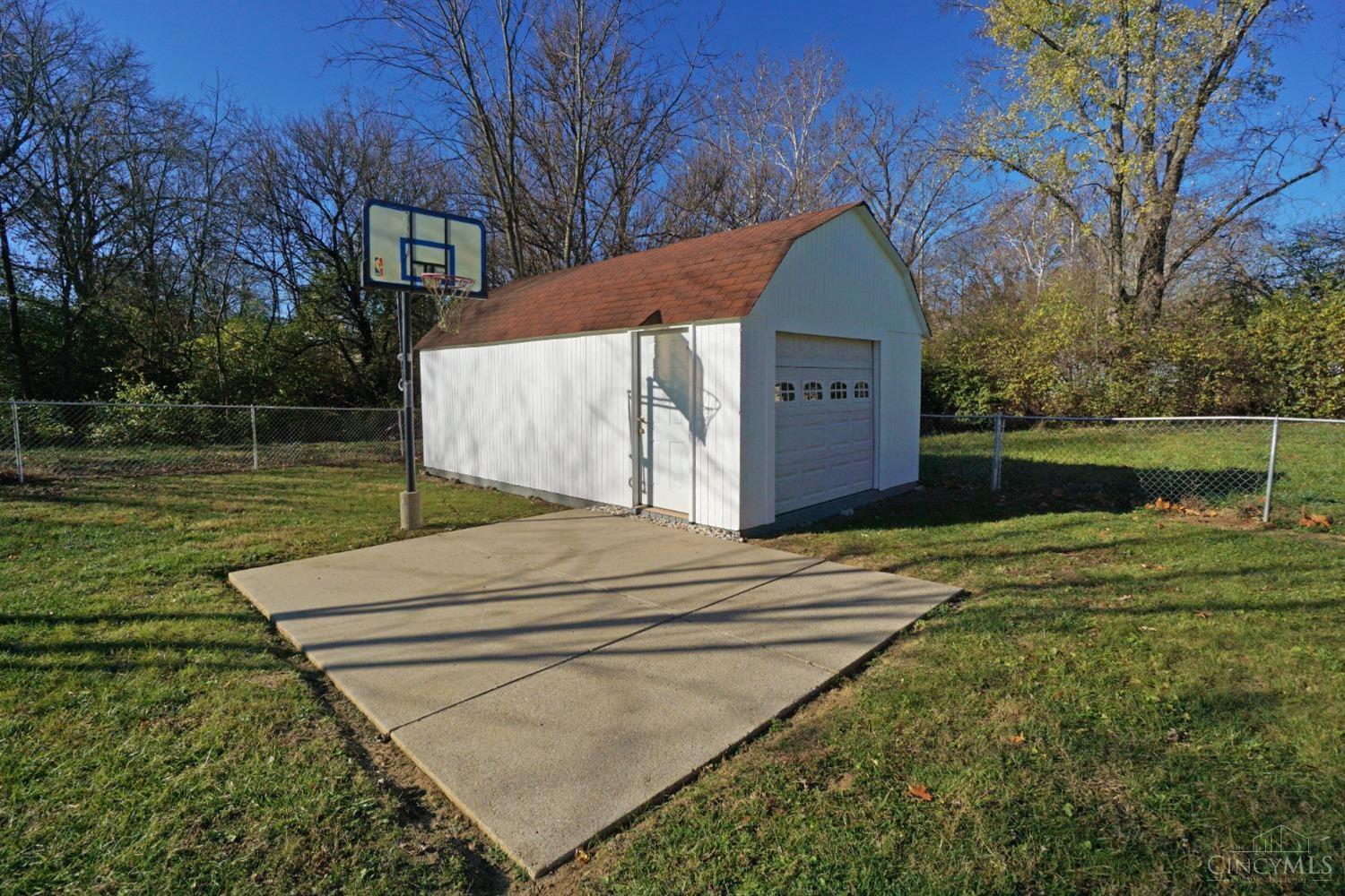 9561 Ridgemoor Avenue Cincinnati, OH 45231 - Photo 24 of 26 Gallery Image 24