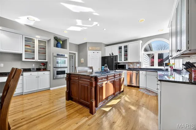 $820,000 | 17644 Myrtlewood Drive, Chesterfield, MO 63005