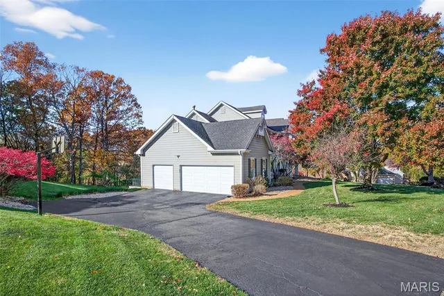 $820,000 | 17644 Myrtlewood Drive, Chesterfield, MO 63005