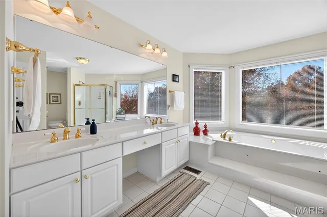 $820,000 | 17644 Myrtlewood Drive, Chesterfield, MO 63005