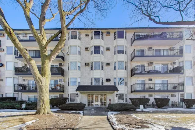 $219,000 | 5506 Lincoln Avenue, Unit 315, Morton Grove, IL 60053