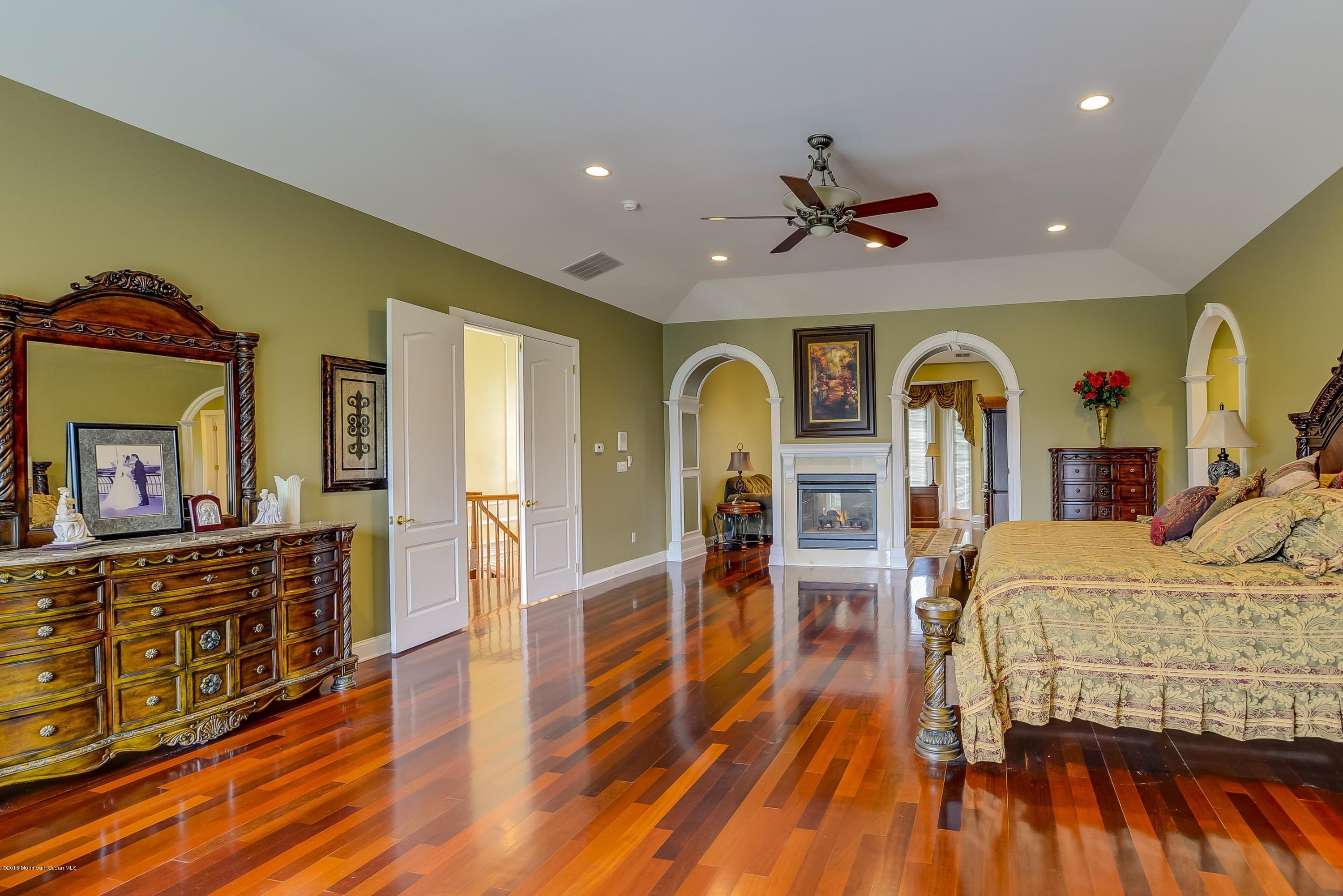 9 Embry Farm Road Marlboro, NJ 07746 - Photo 20 of 36 038_Master Suite