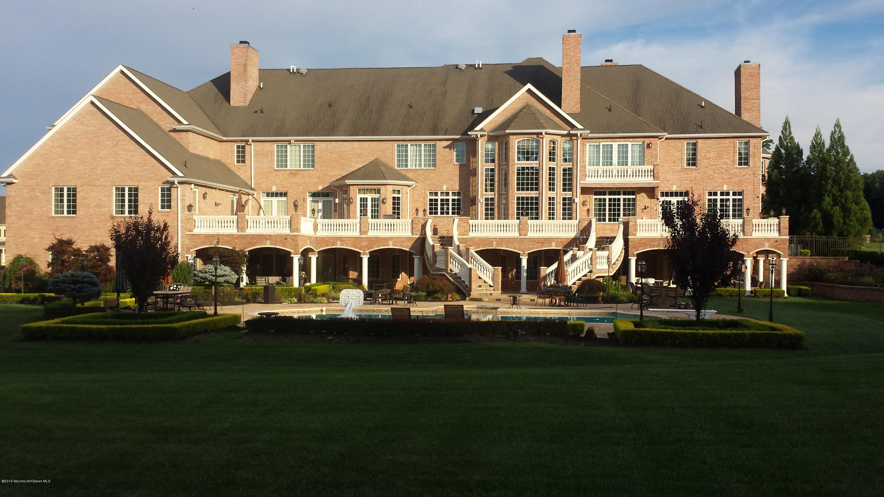 9 Embry Farm Road Marlboro, NJ 07746 - Photo 31 of 36 061_Back of House