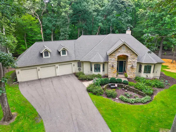 $925,000 | 29520 June Lane, Rochester, WI 53185