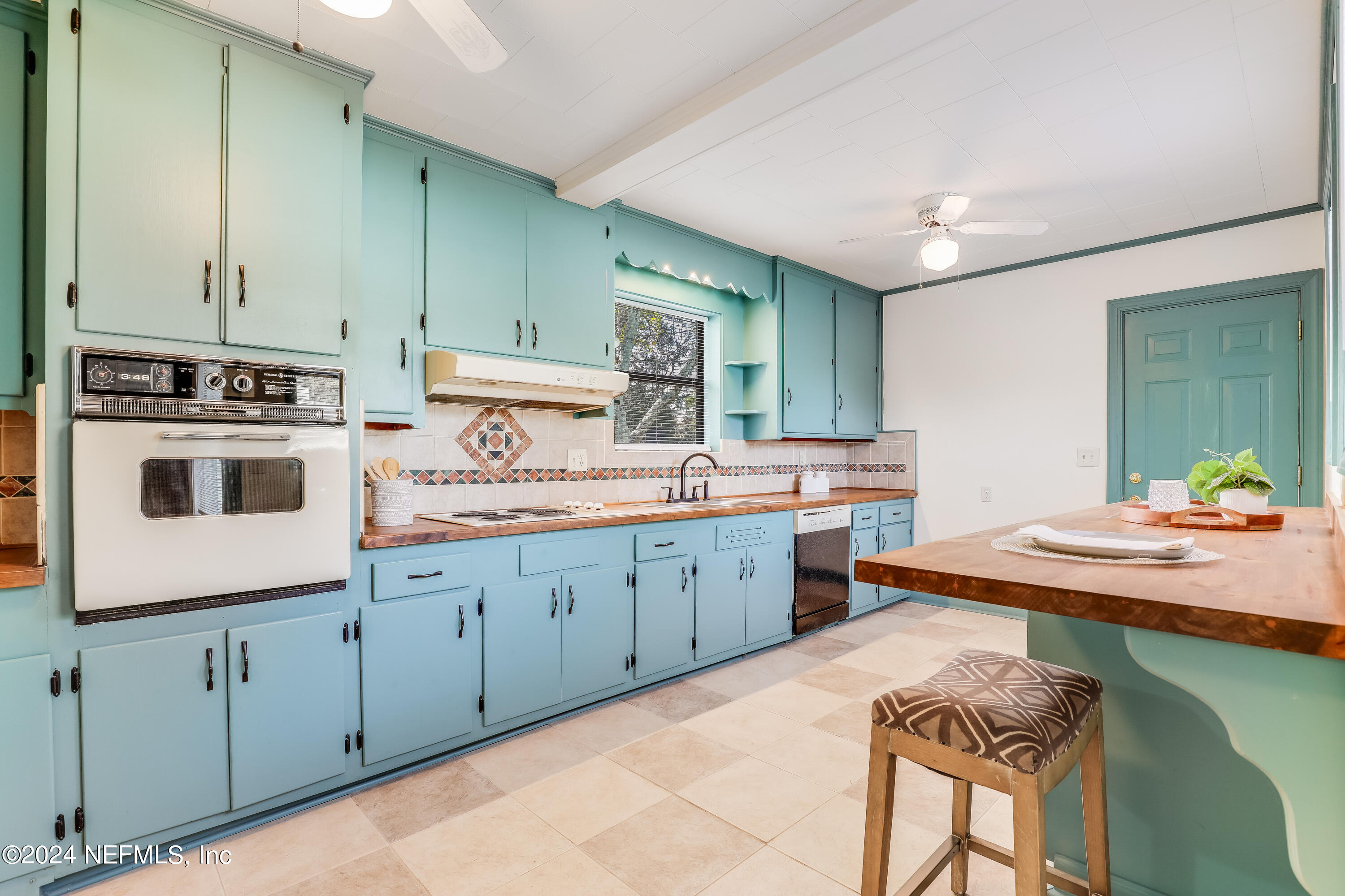 2446 Bayview Road Jacksonville, FL 32210 - Photo 12 of 33 9. Kitchen
