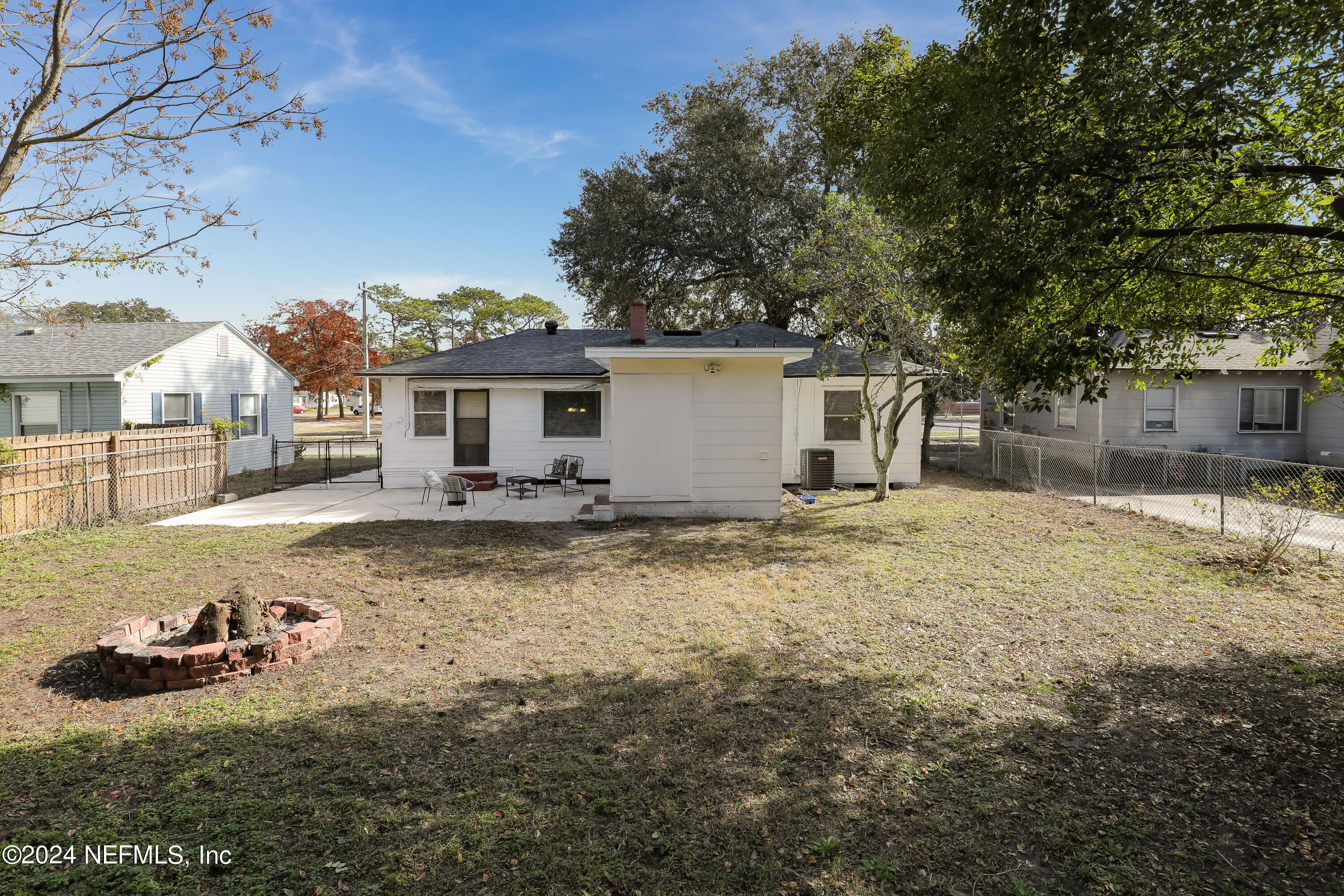 2446 Bayview Road Jacksonville, FL 32210 - Photo 25 of 33 29. Exterior Rear Center