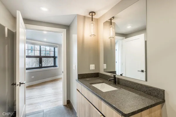 $3,925 | 729 North Sangamon Street, Unit 410, Chicago, IL 60642