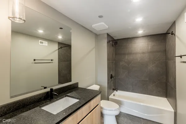 $3,925 | 729 North Sangamon Street, Unit 410, Chicago, IL 60642