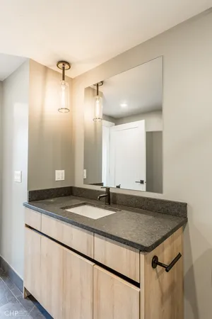 $3,925 | 729 North Sangamon Street, Unit 410, Chicago, IL 60642