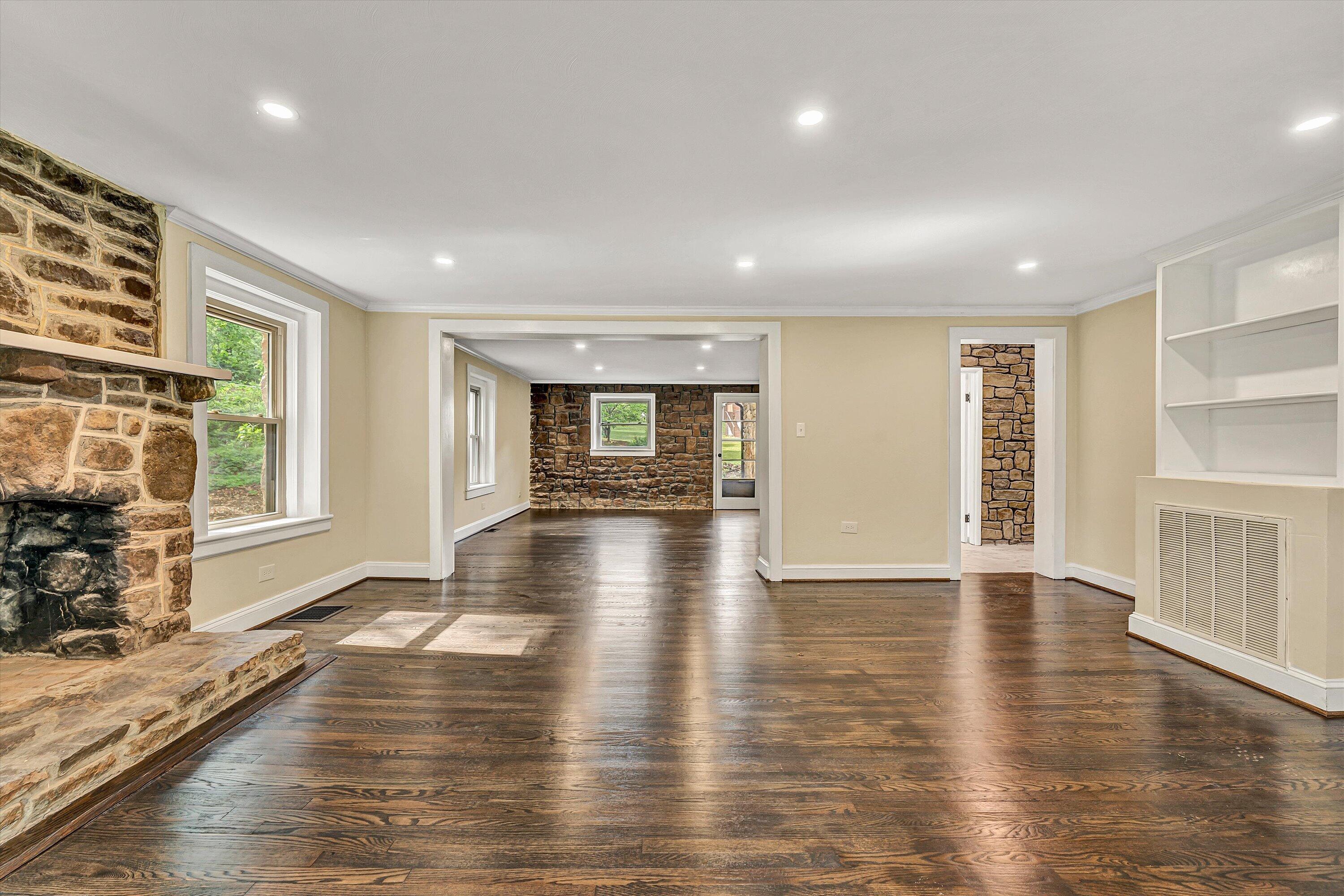 4714 Tobey Road Salem, VA 24153 - Photo 6 of 37 Living Room