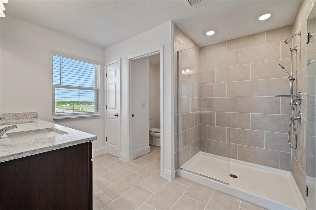 7247 Rolling Leaf Road Groveland, FL 34736 - Photo 12 of 19 Primary Bathroom
