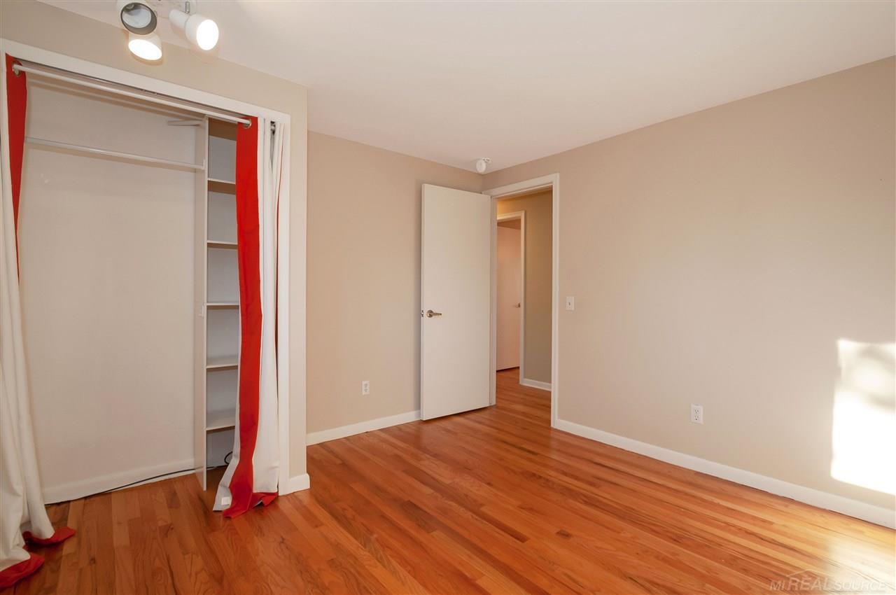 805 Canterbury Road Grosse Pointe, MI 48236 - Photo 33 of 41 31368389-32.JPG