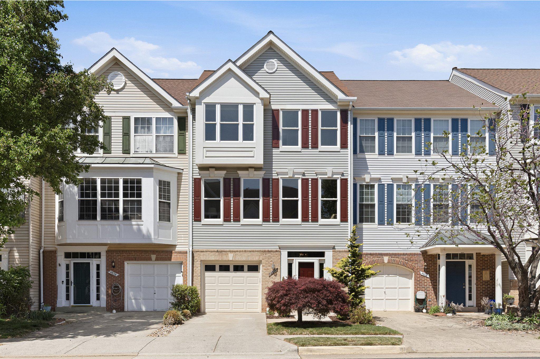 Charming townhome with lake views