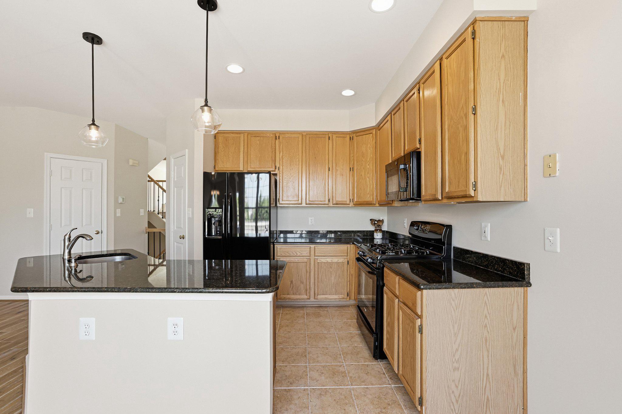44100 Rising Sun Terrace Ashburn, VA 20147 - Photo 19 of 67 42" cabinets