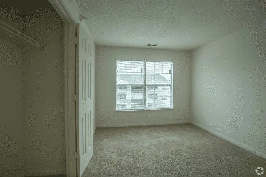 100 Marshview Drive Newport News, VA 23608 - Photo 13 of 15 an empty room with a window