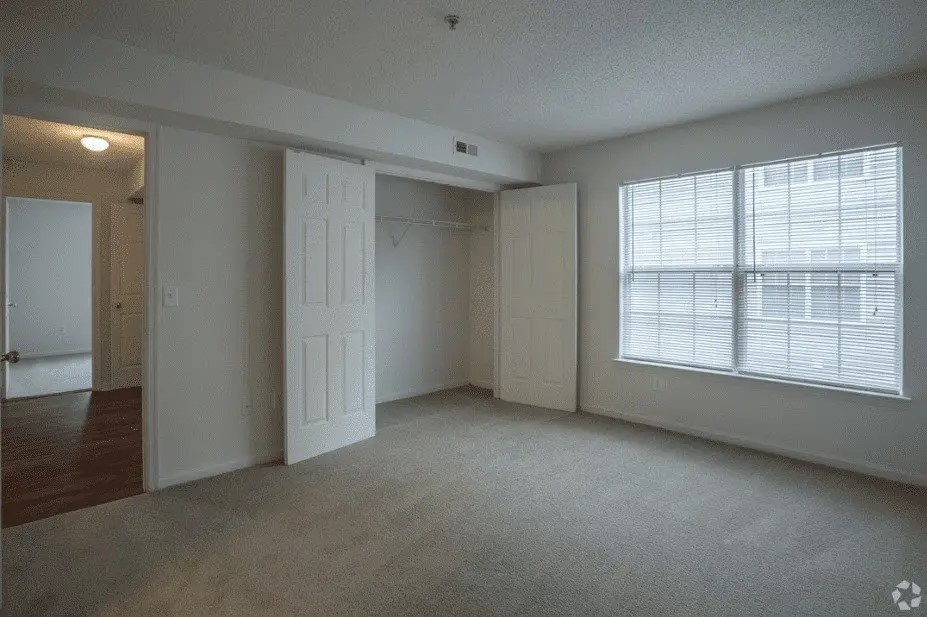 100 Marshview Drive Newport News, VA 23608 - Photo 8 of 15 an empty room with a window