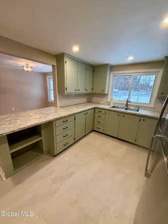 $2,300 | 2 Pinewood Court, Ballston, NY 12027