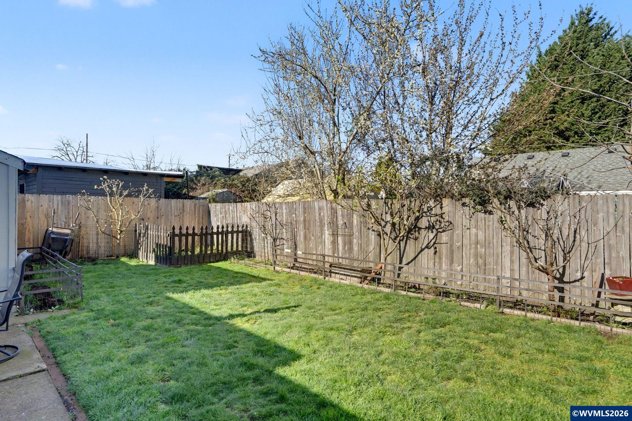 345 23rd Street Northeast Salem, OR 97301 - Photo 37 of 39