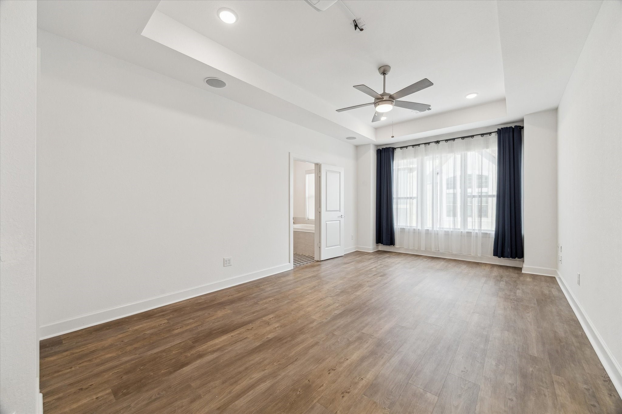 2714 Strathwood Lane Houston, TX 77082 - Photo 18 of 35 Spacious primary bedroom