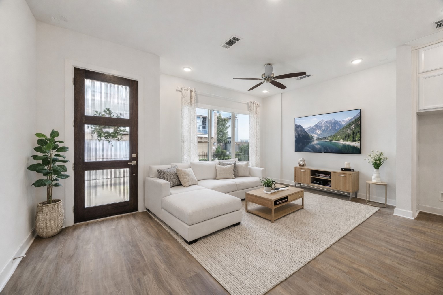 2714 Strathwood Lane Houston, TX 77082 - Photo 3 of 35 Virtually staged living room