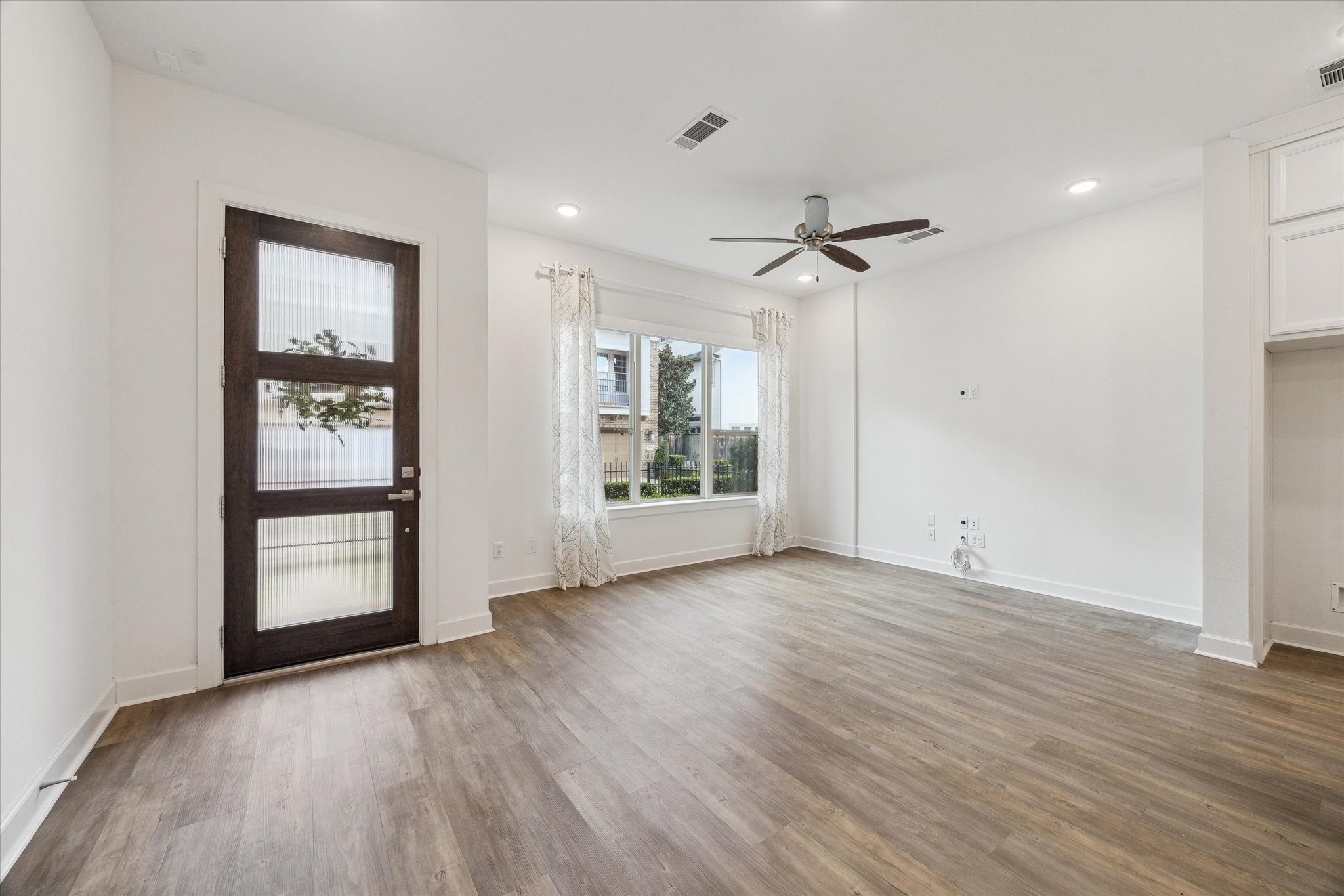 2714 Strathwood Lane Houston, TX 77082 - Photo 4 of 31