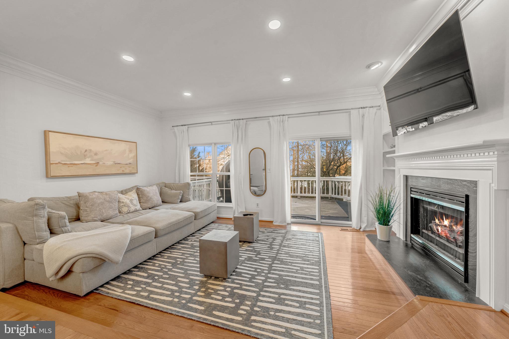 12027 Edgemere Circle Reston, VA 20190 - Photo 6 of 64