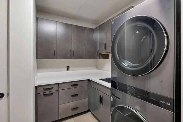 $6,000 | 2211 East Camelback Road, Unit 605, Phoenix, AZ 85016