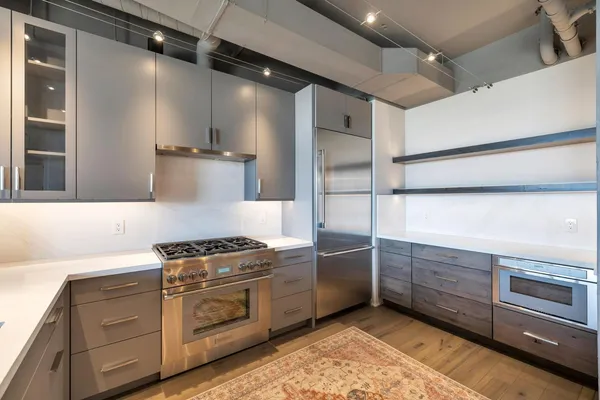 $6,000 | 2211 East Camelback Road, Unit 605, Phoenix, AZ 85016
