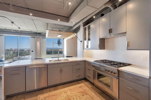 $6,000 | 2211 East Camelback Road, Unit 605, Phoenix, AZ 85016