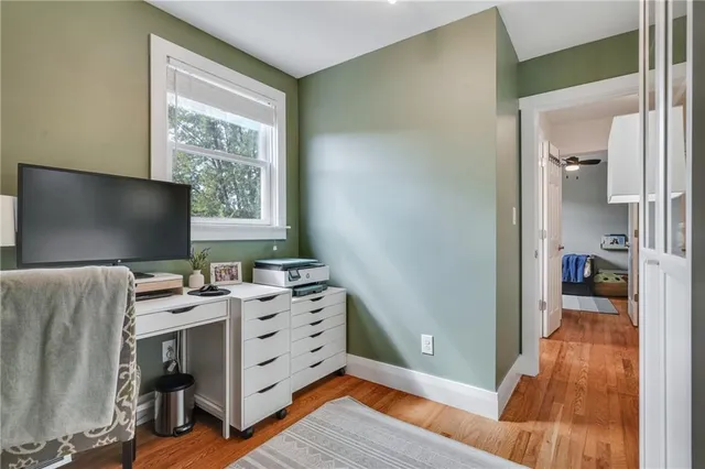 a view of a livingroom with furniture