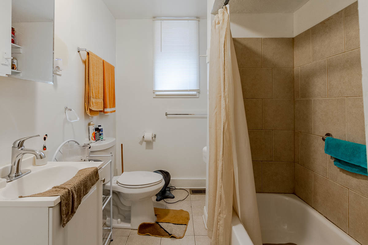 648 West 60th Street Chicago, IL 60621 - Photo 6 of 27