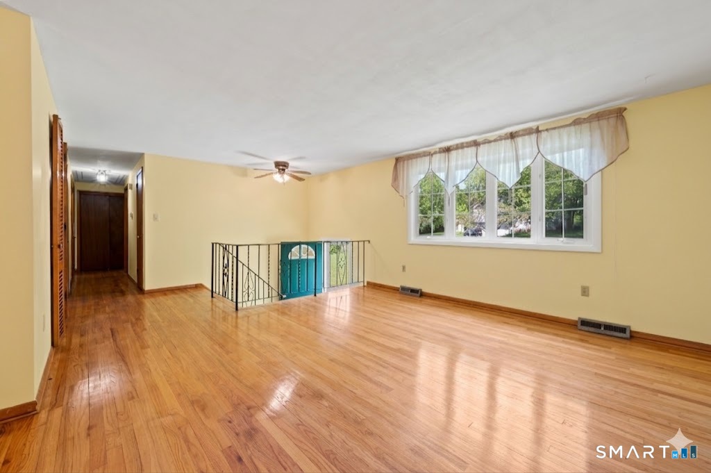 10 Susan Road Vernon, CT 06066 - Photo 6 of 40